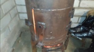 Отопление гаража. Самодельная печь-буржуйка на дровах.