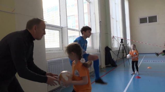 Уроки футбола в 115-й школе смотреть онлайн