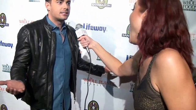 MEAN GIRLS' JONATHAN BENNETT TALKS PRETTY LITTLE LIARS GUEST ROLE WITH JANEL PARRISH & DANCES смотреть онлайн