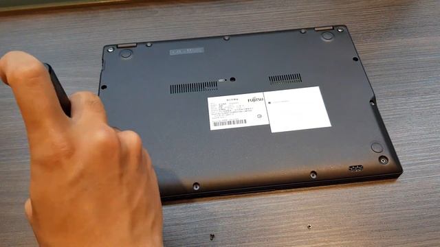 【小宅開箱 筆電拆解 LAPTOP FIX】FUJITSU 富士通 UH X 拆解教學 Dismantling teaching смотреть онлайн
