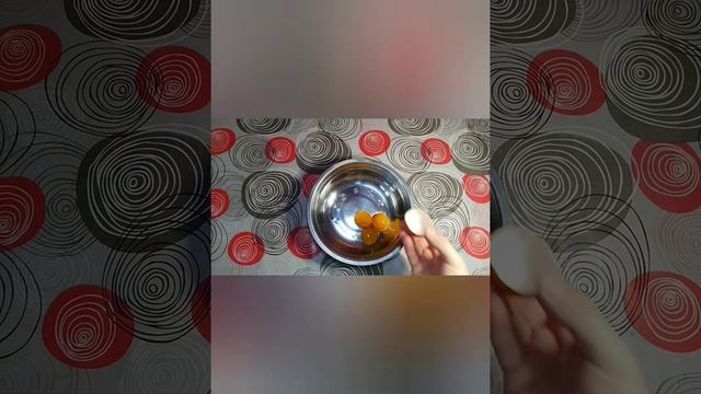 Яйца Бенедикт с голландским соусом | Eggs Benedict and hollandaise sauce смотреть онлайн