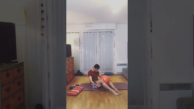 1cours=1€ 15/5/20 TotalBodyWorkout débutant 15’Cardio/15’Barre Pilates/15’ Sol Pilates/15’Stretch смотреть онлайн