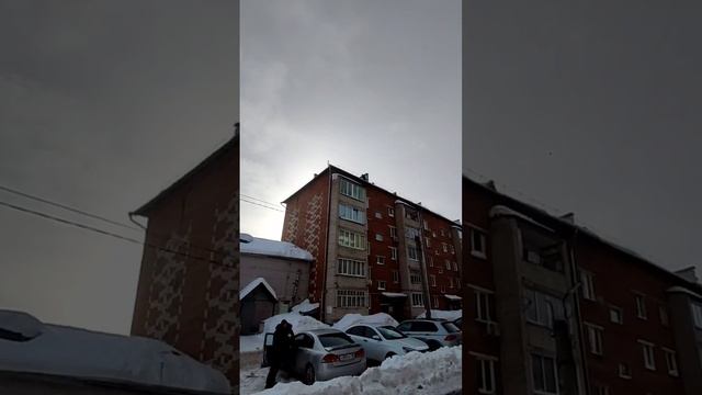 Спасение упавшего помощника промышленного альпиниста