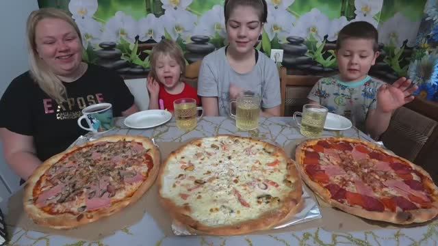 мукбанг пицца?/жизнь в селе навеселе