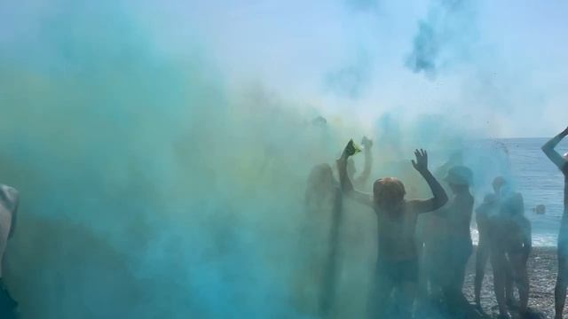 Детский лагерь Spa&Camp в Сочи. Лагерь Илона. Краски Холи