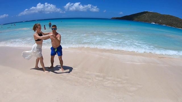 Salsa Dancing on Flamenco Beach - Jose and Rachael смотреть онлайн