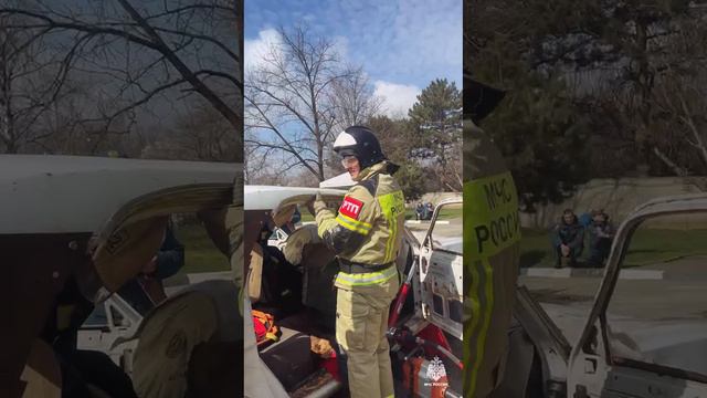 🚒 365 дней в году сотрудники МЧС рискуют своей жизнью ради спасения других смотреть онлайн