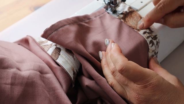 У меня старые шторы больше не валяются без дела. Покажу, как я их приспособила у себя на участке смотреть онлайн