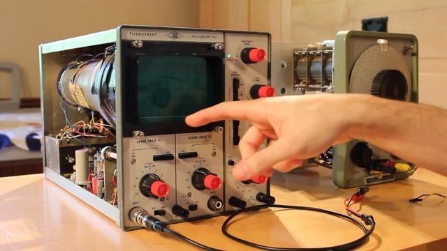An In-Depth Look at a Telequipment D52 Vacuum Tube Oscilloscope смотреть онлайн