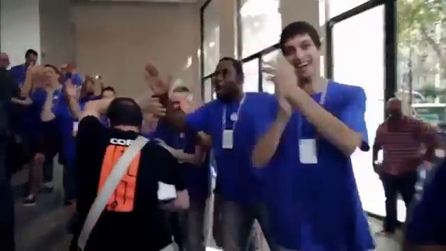 Apple Store Barcelona смотреть онлайн