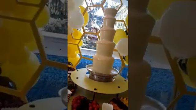 Метровый шоколадный фонтан на 10 кг белого шоколада. смотреть онлайн