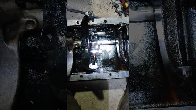 Одна из причин почему вылетает скорость. Замена вилки 4~5 скорости. Зил. смотреть онлайн