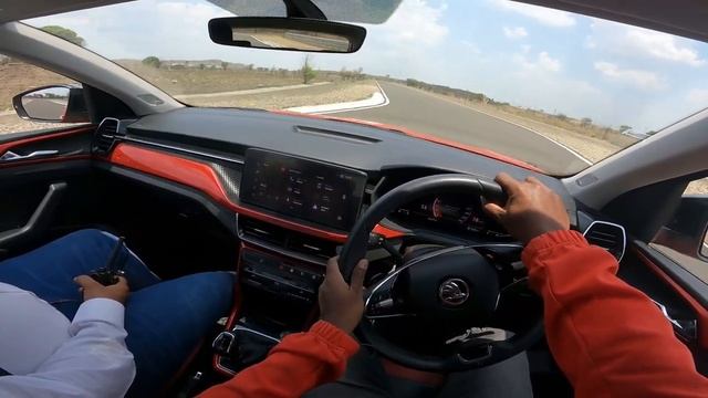 Skoda Kushaq 1.5 TSI DSG Natrax Track Drive Handling Test | Asia's Largest Speed Testing Facility смотреть онлайн