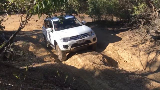 Mitsubishi challenger off road смотреть онлайн
