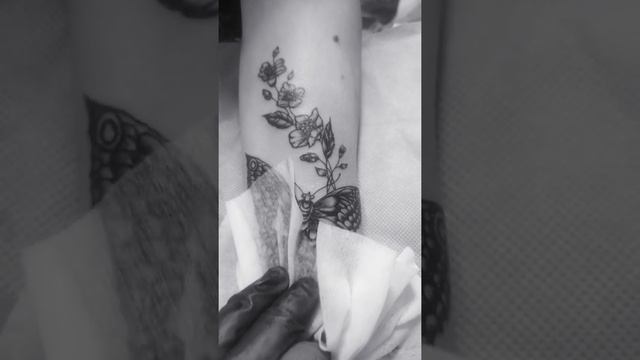 Татуировка... перекрытие шрамов... смотреть онлайн