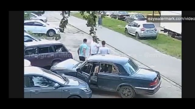 "Волга" протаранила машины на парковке в Воронеже смотреть онлайн