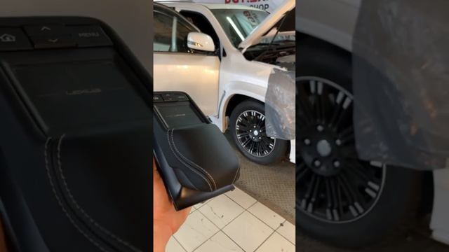 В Lexus LX450D/570 заменим штатный джойстик на оригинальный же джойстик от другого Лексус смотреть онлайн