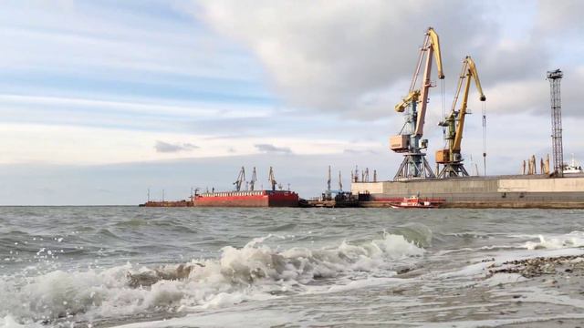 Бердянск 24.12.2021. Азовское море. Первый пляж в снегу смотреть онлайн