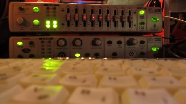 Behringer Mini FBQ800 смотреть онлайн