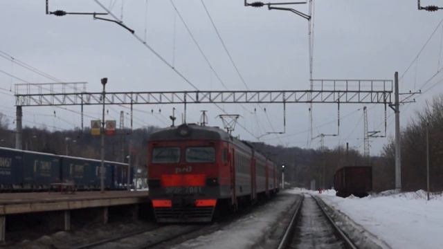 ЭД4М-0102/ЭР2Р-7081 рейсом Александров-1 - Поварово-3 отправляется со станции Яхрома. смотреть онлайн