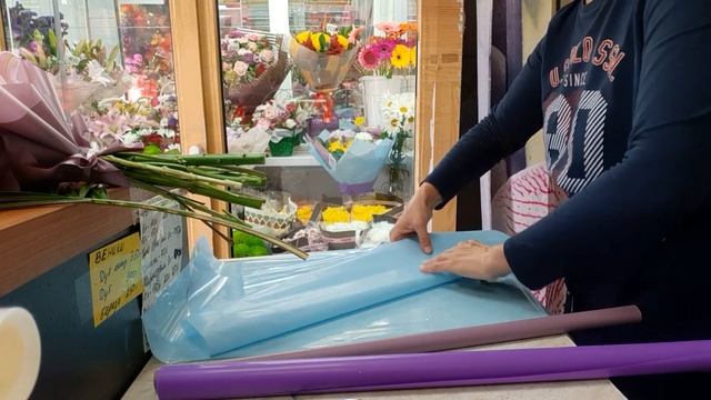 Собираем вытянутый букет.Упаковка букета. Лилия георгины эустома дельфиниумпапоротник.Флористик