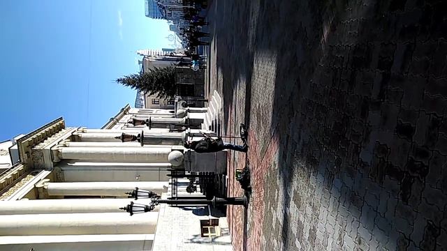 Мужчина поёт песню цоя смотреть онлайн