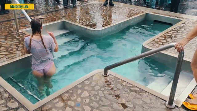 Крещенские Купания.Купание в Проруби КРЕЩЕНИЕ смотреть онлайн