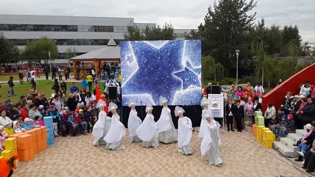 Лебединая Русь в исполнении народного ансамбля "Узоры" смотреть онлайн