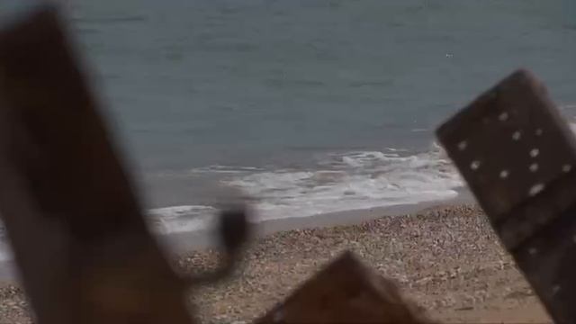 Сапёры разминируют Арабатскую стрелку, соединяющую Крым с Херсонской областью по Азовскому морю.MP4 смотреть онлайн