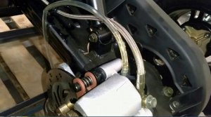 Замена тормозного шланга и прокачка тормозов на китайском квадроцикле.