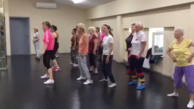 Московское долголетие. Зумба в зале ФОК Таганского парка. смотреть онлайн
