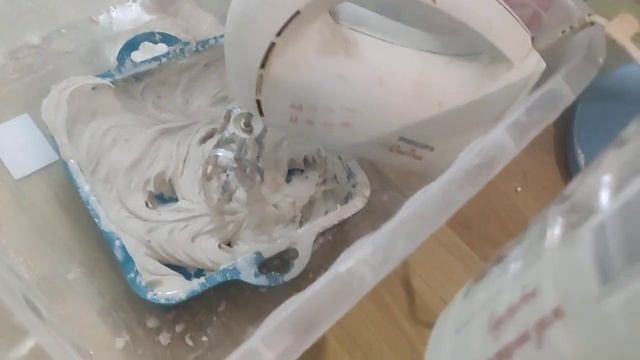 Как приготовить отделочную смесь в чистом помещении и не испачкать всё вокруг смотреть онлайн