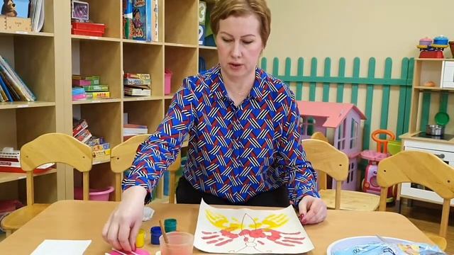 Бабочка в технике пальчикового рисования. Детское творчество. смотреть онлайн