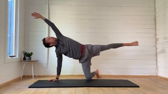 Recharge Your Rest Day with Runners Yoga смотреть онлайн