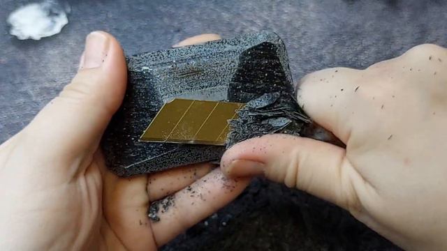 угольный антабакс... сухой. а какой интересный налёт на поверхности смотреть онлайн