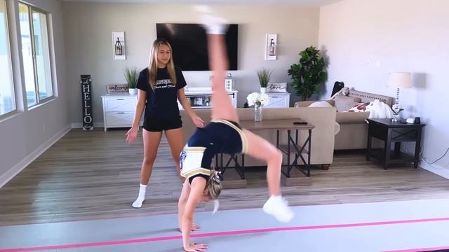Kaileia's 1st CHEER PERFORMANCE!! *Emotional смотреть онлайн