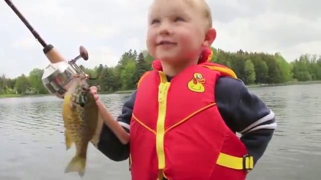 Прикольная рыбалка малыша смотреть онлайн