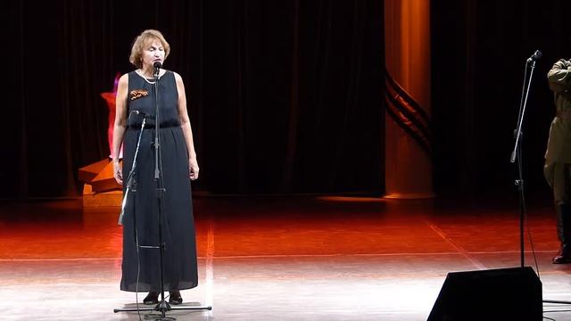 О. Берггольц "Я говорю с тобой под свист снарядов". Читает Ирина Абакумова смотреть онлайн