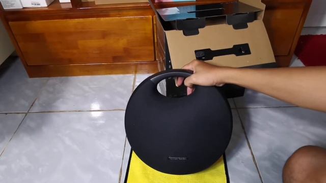 Lại thêm 1 bé Harman/Kardon Onyx Studio 6 về đội смотреть онлайн