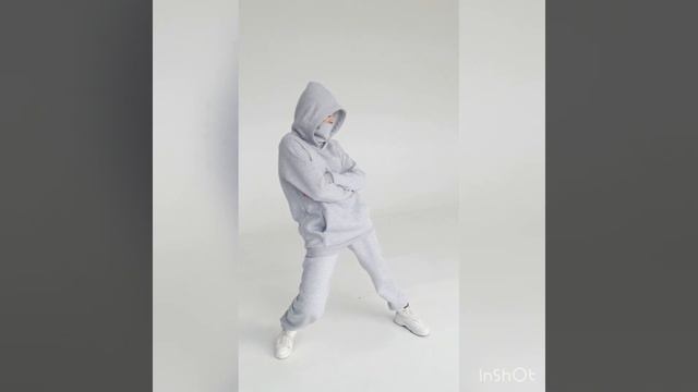 Серый женский костюм с начесом от дизайнера Анны Панфиловой Бренд "MALAHITNICA COUTURE" смотреть онлайн