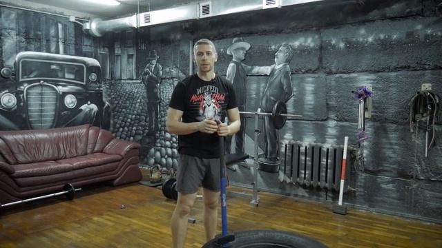 Бей по покрышке правильно/Техника работы кувалдой/Развитие силы удара/Тренировка с кувалдой смотреть онлайн