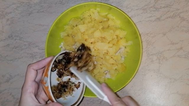 Салат с грибами и курицей смотреть онлайн