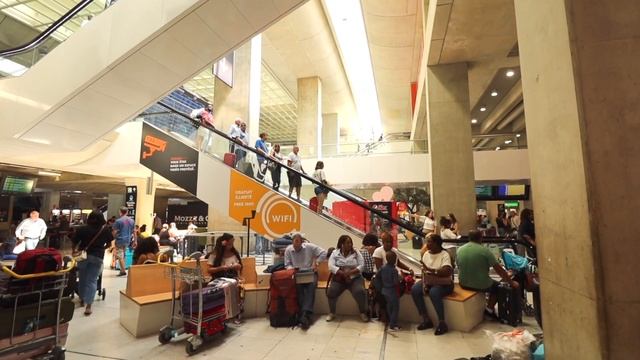A Look At Paris Gare de Aéroport Charles de Gaulle 2 TGV, France смотреть онлайн