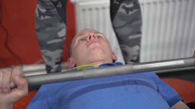 Вася на иzи притворился слабаком в фитнес центре! смотреть онлайн