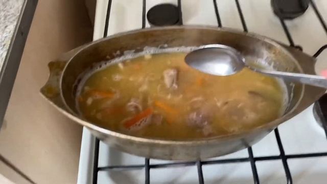 Перловая каша с тушёнкой в утятнице! Армейский вкус! смотреть онлайн