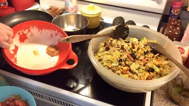 Doritos Taco Salad смотреть онлайн