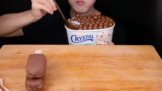 Асмр еда /Asmr eabing/сладости/звуки еды/MYKBANG/ смотреть онлайн