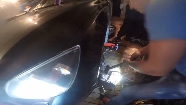 Замена передних тормозных дисков Mazda 3 2.0 литра смотреть онлайн