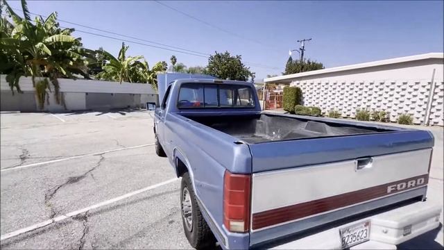 1986 Ford F250 Lariat Blau Metallic смотреть онлайн