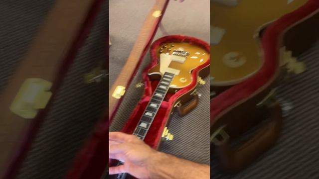 Gibson Les Paul Goldtop Standard P90’s Unboxing смотреть онлайн